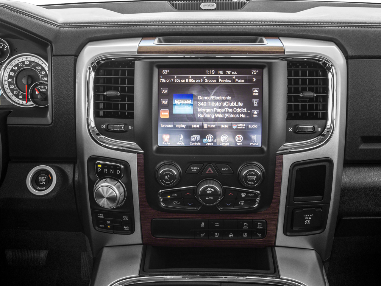 2017 RAM 1500 Laramie Crew Cab 4x4 5'7' Box