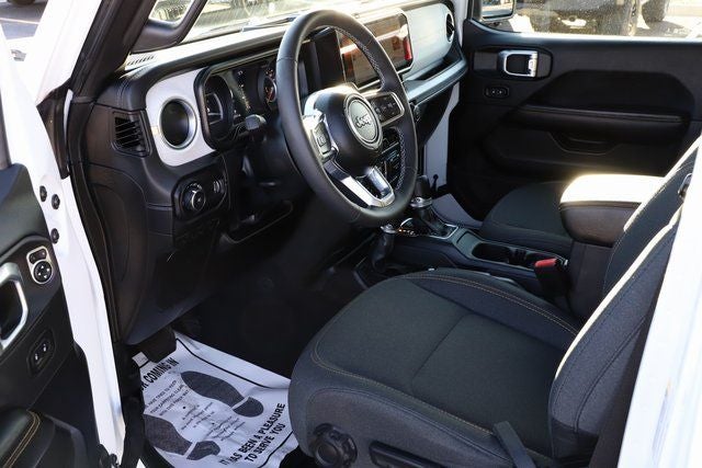 2025 Jeep Wrangler 4-Door Sahara 4x4