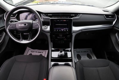 2023 Jeep Grand Cherokee Laredo 4x4