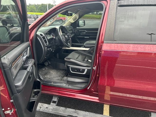 2019 RAM 1500 Laramie Crew Cab 4x4 6'4' Box