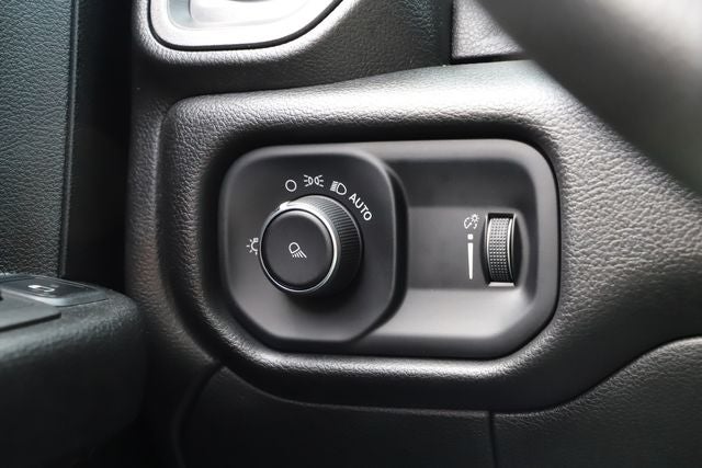 2024 RAM 3500 Tradesman Crew Cab 4x4 6'4' Box