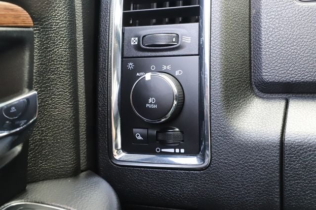 2017 RAM 2500 Laramie Crew Cab 4x4 6'4' Box