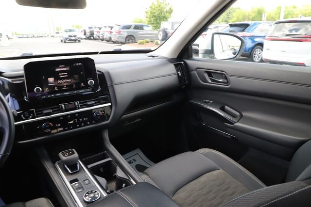 2025 Nissan Pathfinder SV 4WD