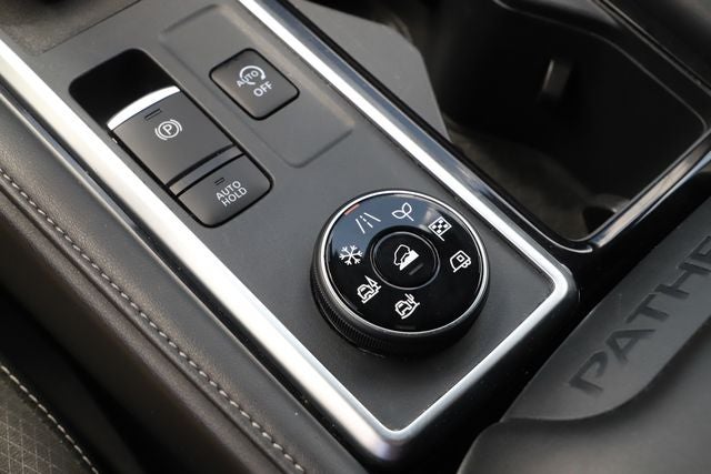 2025 Nissan Pathfinder SV 4WD