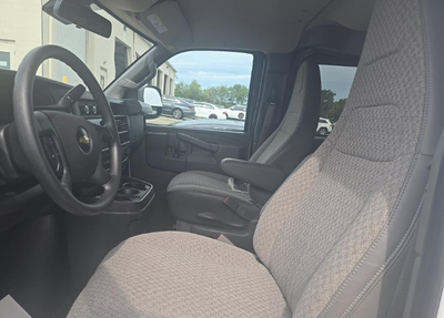 2025 Chevrolet Express 3500 LT Passenger