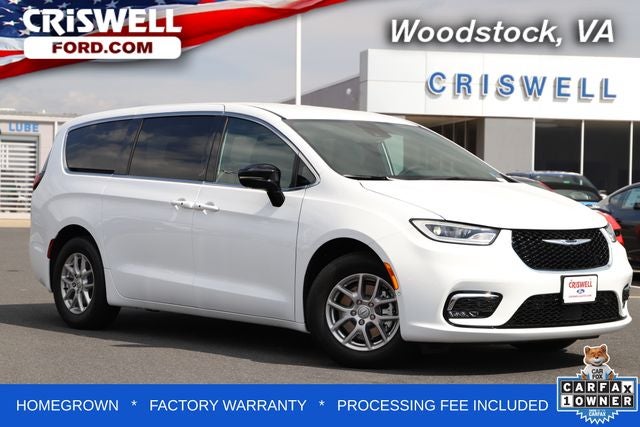 2026 Chrysler Pacifica Select's photo