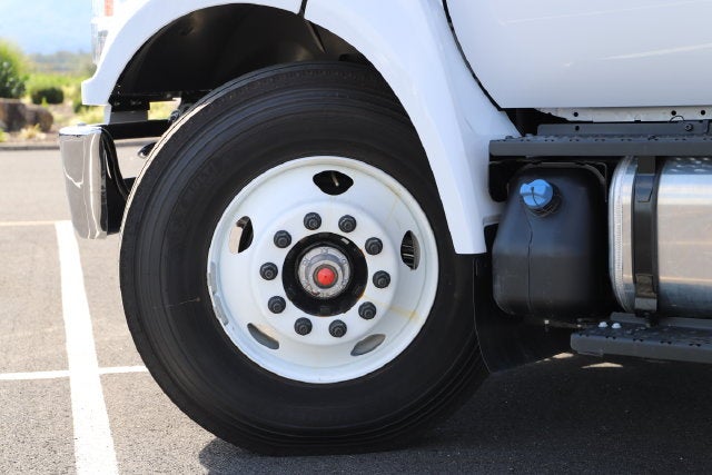 2027 Ford F-750SD Base
