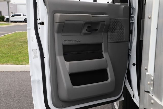 2027 Ford E-450SD Base DRW