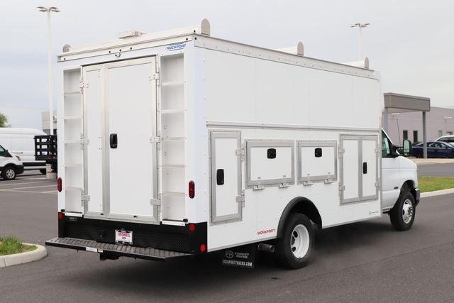 2027 Ford E-450SD Base DRW