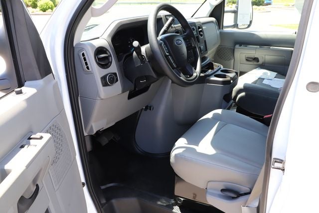 2027 Ford E-450SD Base DRW