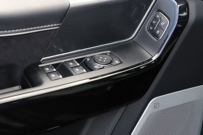 2025 Ford F-150 Lightning Platinum